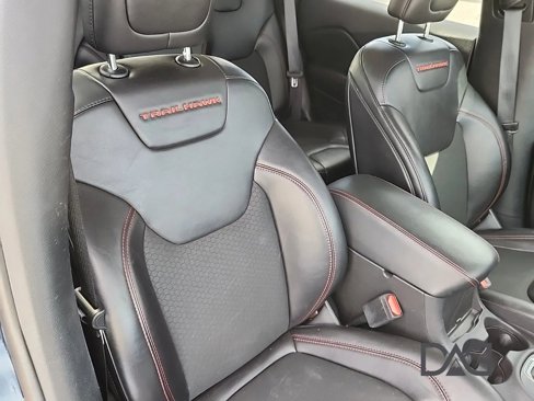 Used 2021 Jeep Cherokee Trailhawk image 25