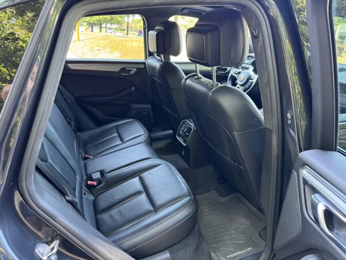 Used 2017 Porsche Macan Turbo image 27