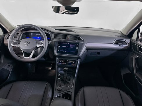 Used 2022 Volkswagen Tiguan SE w/ Panoramic Sunroof Package image 14