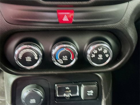 Used 2017 Jeep Renegade Altitude image 15