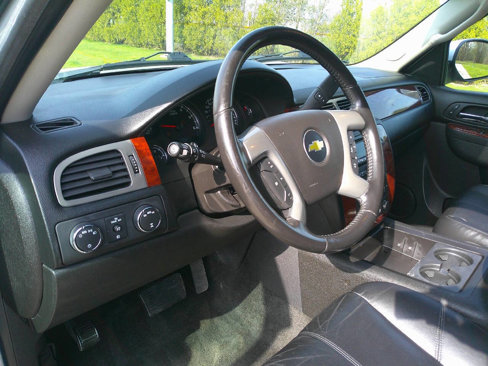 Used 2013 Chevrolet Suburban LT image 10