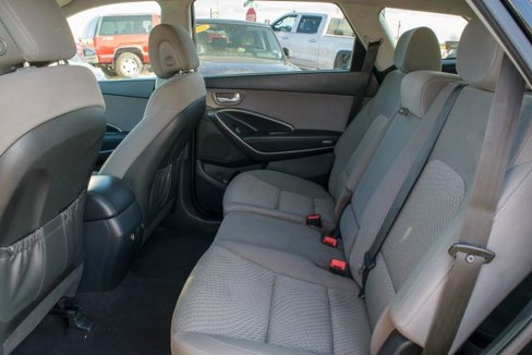 Used 2017 Hyundai Santa Fe SE image 17