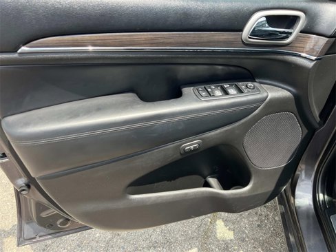Used 2018 Jeep Grand Cherokee Overland image 13