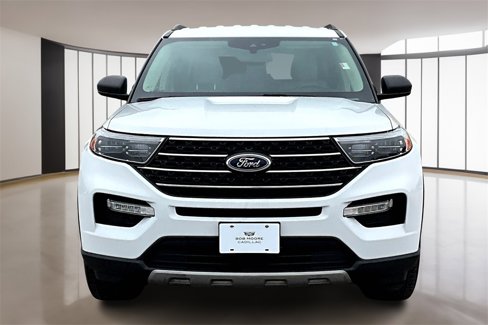 Used 2022 Ford Explorer XLT w/ Equipment Group 202A image 3