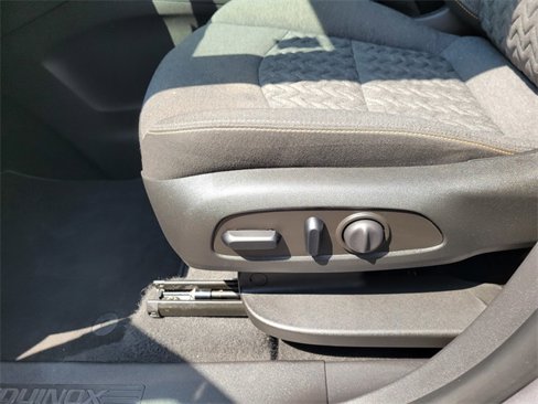Used 2023 Chevrolet Equinox LT image 16