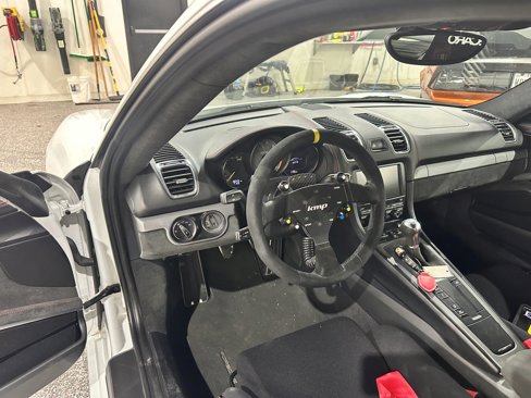 Used 2016 Porsche Cayman GT4 image 7