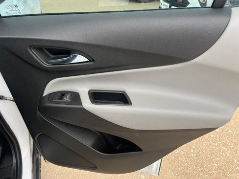 Used 2018 Chevrolet Equinox LS image 46