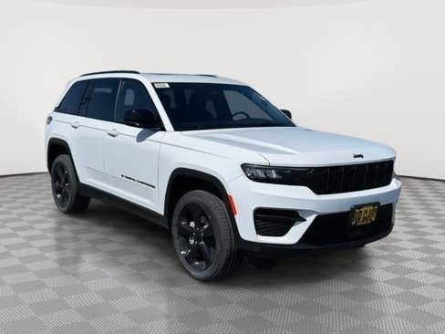New 2025 Jeep Grand Cherokee Altitude w/ Trailer Tow Package image 7