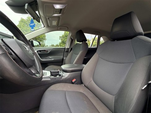 Used 2021 Toyota RAV4 LE image 12