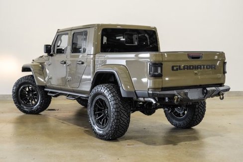 Used 2025 Jeep Gladiator Sport image 10