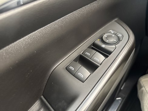 Used 2023 GMC Acadia SLT image 36