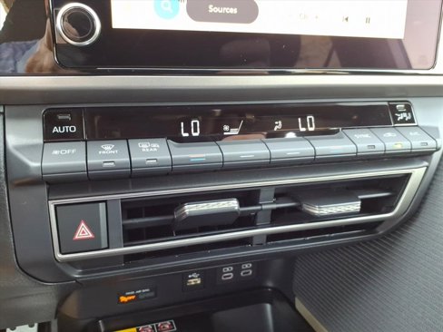 New 2025 Toyota Camry SE image 25