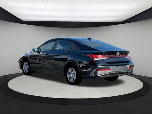 New 2025 Hyundai Elantra SE image 5