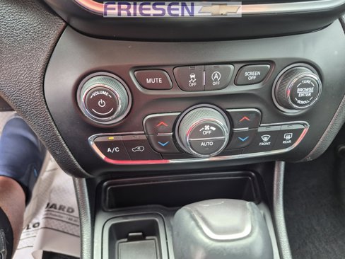 Used 2019 Jeep Cherokee Limited image 19
