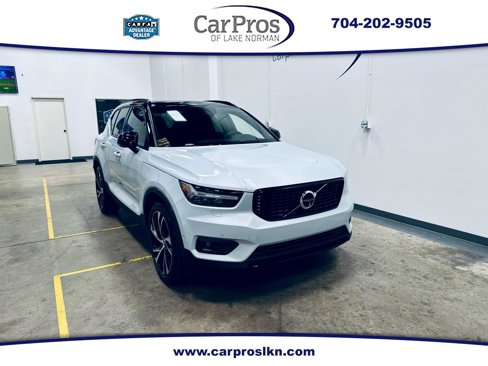 Used 2022 Volvo XC40 T5 R-Design w/ Advanced Package image 1