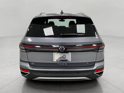 New 2025 Volkswagen Taos SE image 4