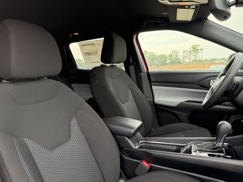 New 2025 Jeep Compass Sport image 17