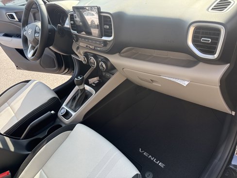 New 2025 Hyundai Venue SEL image 17