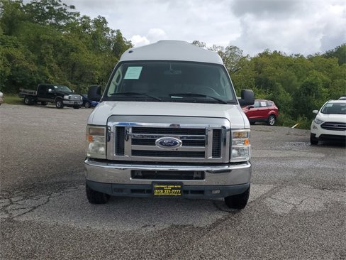 Used 2010 Ford E-150 and Econoline 150 image 2