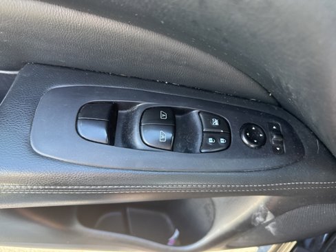 Used 2020 Nissan Pathfinder SV image 18