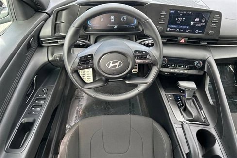 Certified 2025 Hyundai Elantra Sport image 15