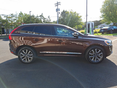 Used 2017 Volvo XC60 T6 Dynamic w/ Preferred Option Package image 4