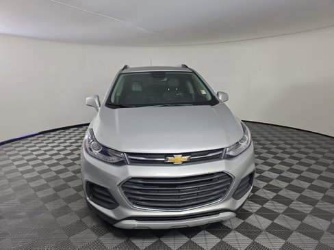 Used 2019 Chevrolet Trax LT w/ LT Convenience Package image 8