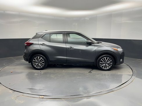 Used 2022 Nissan Kicks SV image 11