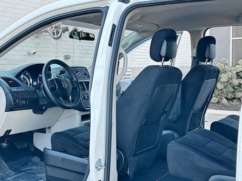 Used 2011 Dodge Grand Caravan Express image 6
