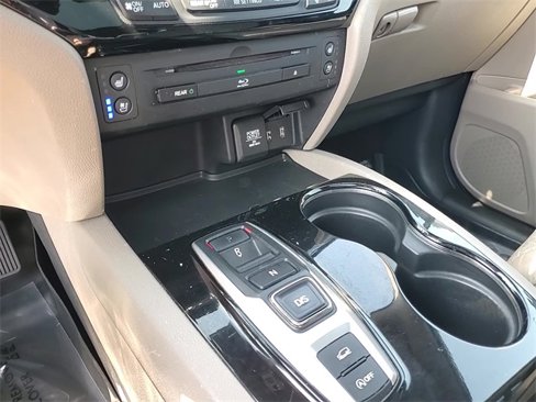 Used 2017 Honda Pilot Elite image 24