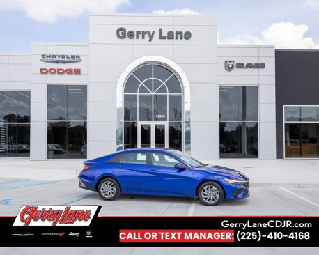 Used 2024 Hyundai Elantra SEL image 1