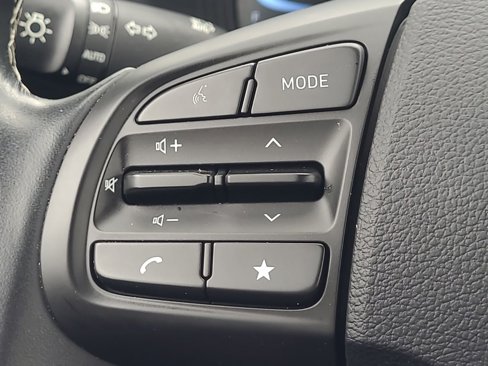 Used 2024 Hyundai Venue Limited image 23