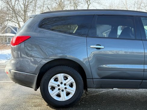 Used 2011 Chevrolet Traverse LS image 10