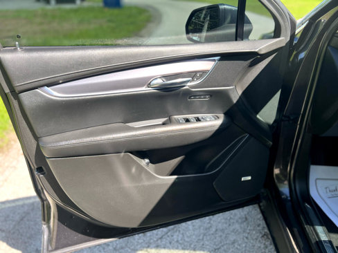 Used 2017 Cadillac XT5 Luxury w/ LPO, Wheel Lock Package image 10