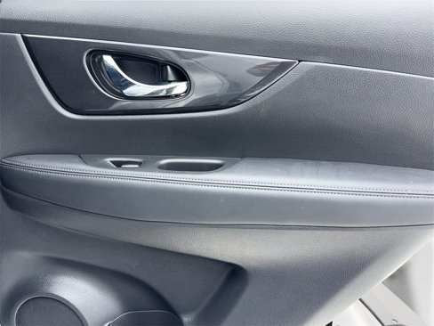 Used 2018 Nissan Rogue SV image 51