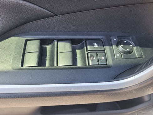 Used 2021 Toyota RAV4 XLE image 18