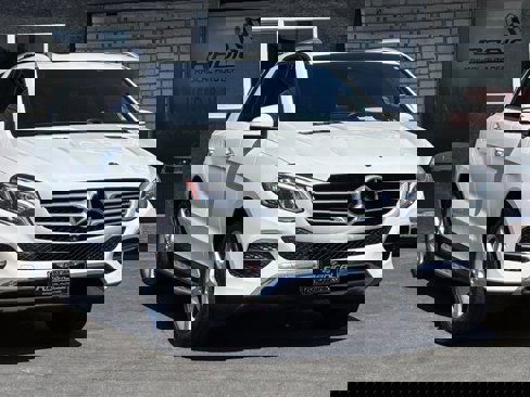 Used 2018 Mercedes-Benz GLE 350 w/ Premium 2 Package image 1