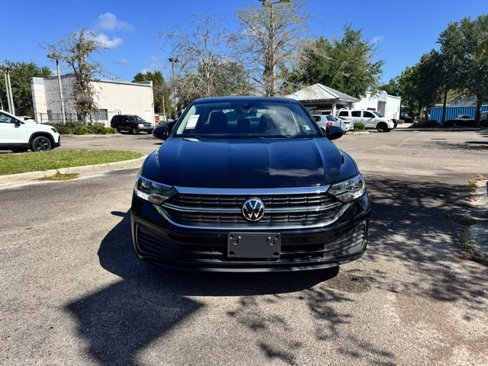 Certified 2024 Volkswagen Jetta SE image 2
