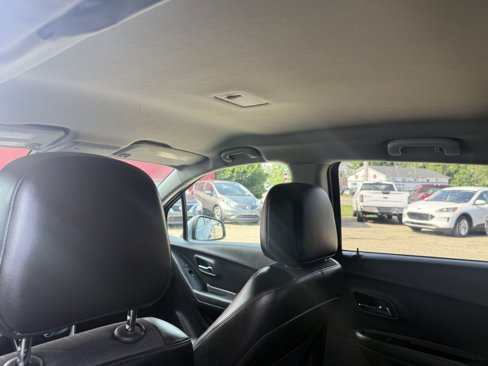 Used 2019 Chevrolet Trax LT w/ LT Convenience Package image 17