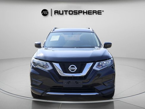 Used 2018 Nissan Rogue SV image 2
