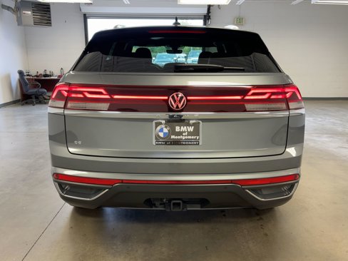Used 2025 Volkswagen Atlas Cross Sport SE image 9