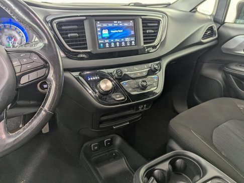 Used 2020 Chrysler Pacifica Touring w/ S Appearance Package image 14