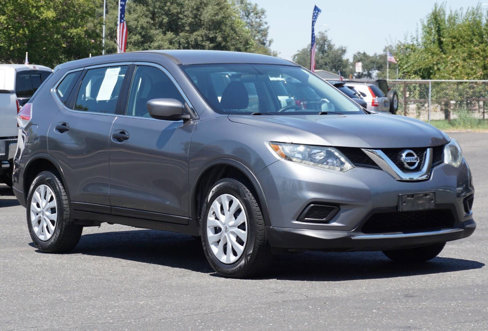 Used 2016 Nissan Rogue S image 2