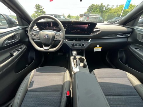 New 2025 Buick Envista Preferred image 13