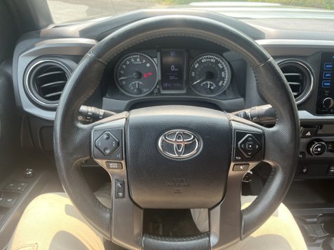Used 2016 Toyota Tacoma SR image 16