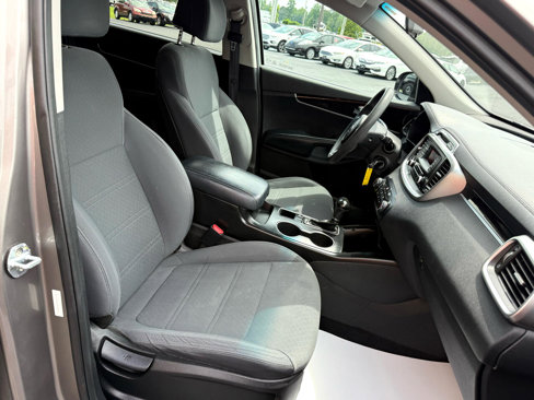 Used 2017 Kia Sorento L image 15