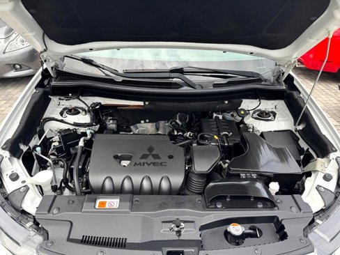 Used 2017 Mitsubishi Outlander SE image 24