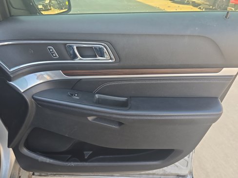 Used 2018 Ford Explorer Limited image 28