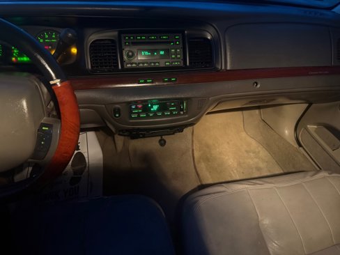 Used 2011 Ford Crown Victoria LX w/ Comfort Appearance Pkg image 11