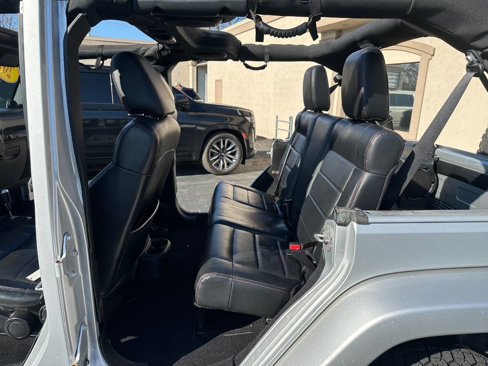 Used 2012 Jeep Wrangler Unlimited Sahara image 15